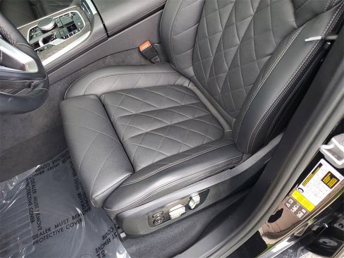 Used 2023 BMW X7 xDrive40i w/ Premium Package image 22