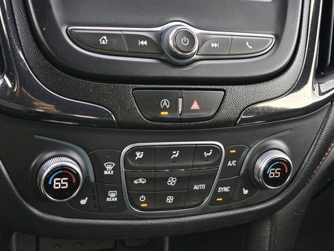 Used 2022 Chevrolet Equinox RS image 19