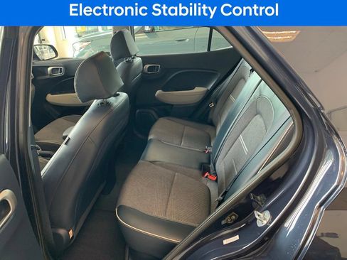 Certified 2023 Hyundai Venue Limited FWD image 11