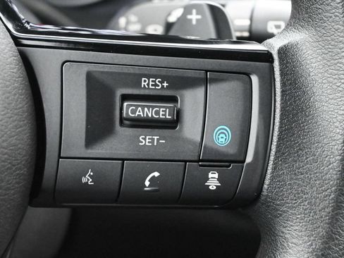 Used 2023 Nissan Rogue SV FWD image 7