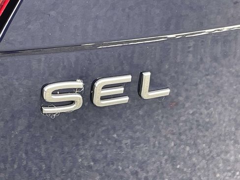 Used 2022 Volkswagen Tiguan SEL R-Line image 9