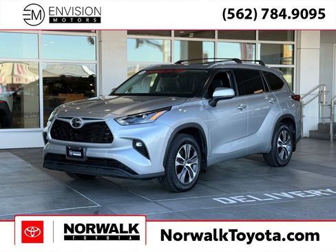 Used 2022 Toyota Highlander XLE image 1