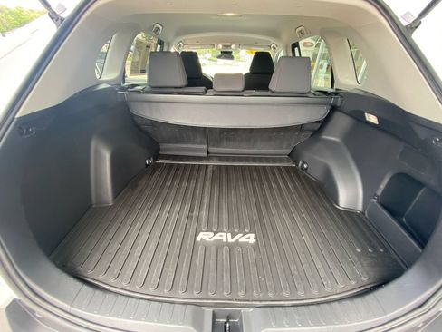 Used 2024 Toyota RAV4 LE AWD/4WD image 28