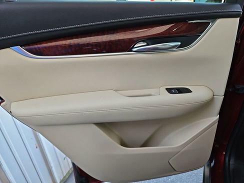 Used 2017 Cadillac XT5 Luxury w/ Driver Awareness Package FWD image 28