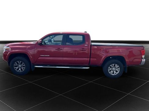 Used 2018 Toyota Tacoma SR5 AWD/4WD image 2