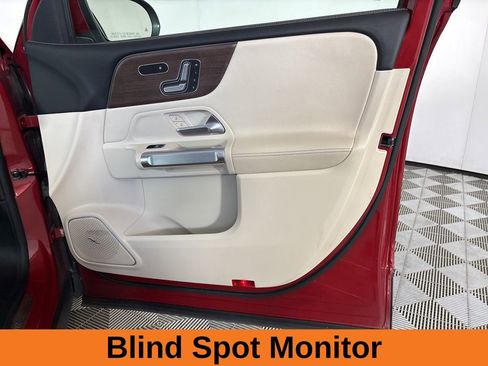 Used 2023 Mercedes-Benz GLB 250 4MATIC image 18