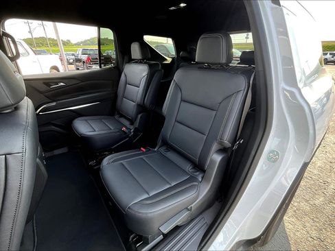 New 2025 Chevrolet Traverse LT w/ Driver Confidence Package image 10