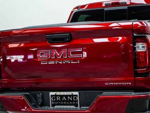 Used 2024 GMC Canyon Denali image 13
