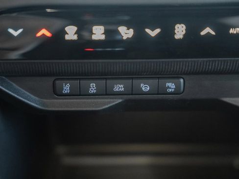 New 2026 Jeep Cherokee Overland w/ Trailer Tow Group AWD/4WD image 25