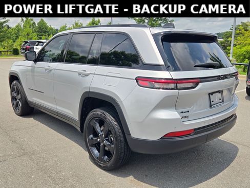 Used 2025 Jeep Grand Cherokee Altitude AWD/4WD image 5