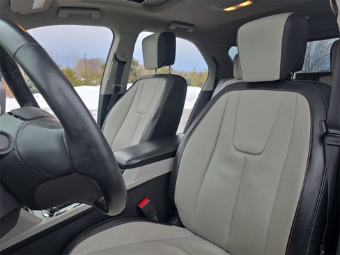 Certified 2016 Chevrolet Equinox LTZ w/ Enhanced Convenience Package image 15