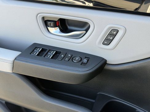 Used 2025 Honda Pilot EX-L image 19