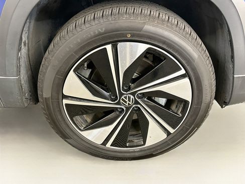 Used 2024 Volkswagen Taos SE AWD/4WD image 11