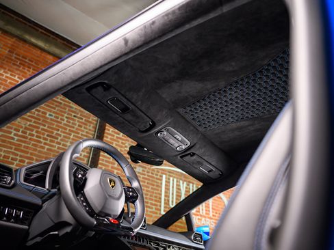 Used 2023 Lamborghini Huracan EVO image 33