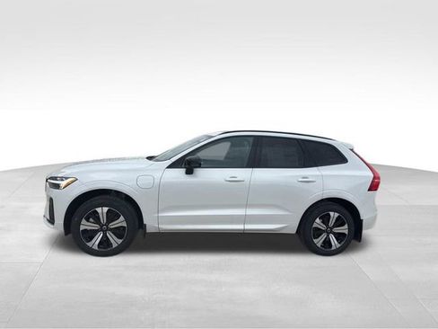 Used 2025 Volvo XC60 T8 Core w/ Climate Package image 3