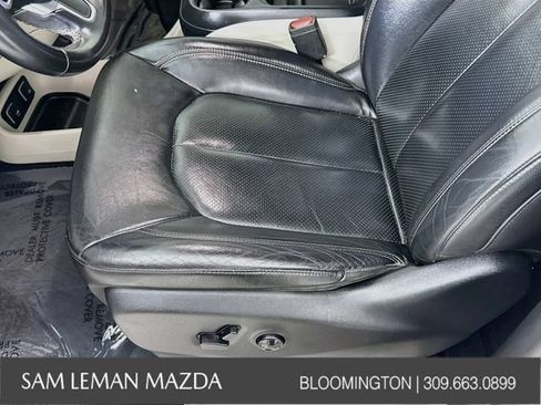 Used 2018 Chrysler Pacifica Touring-L w/ Premium Audio Group FWD image 18