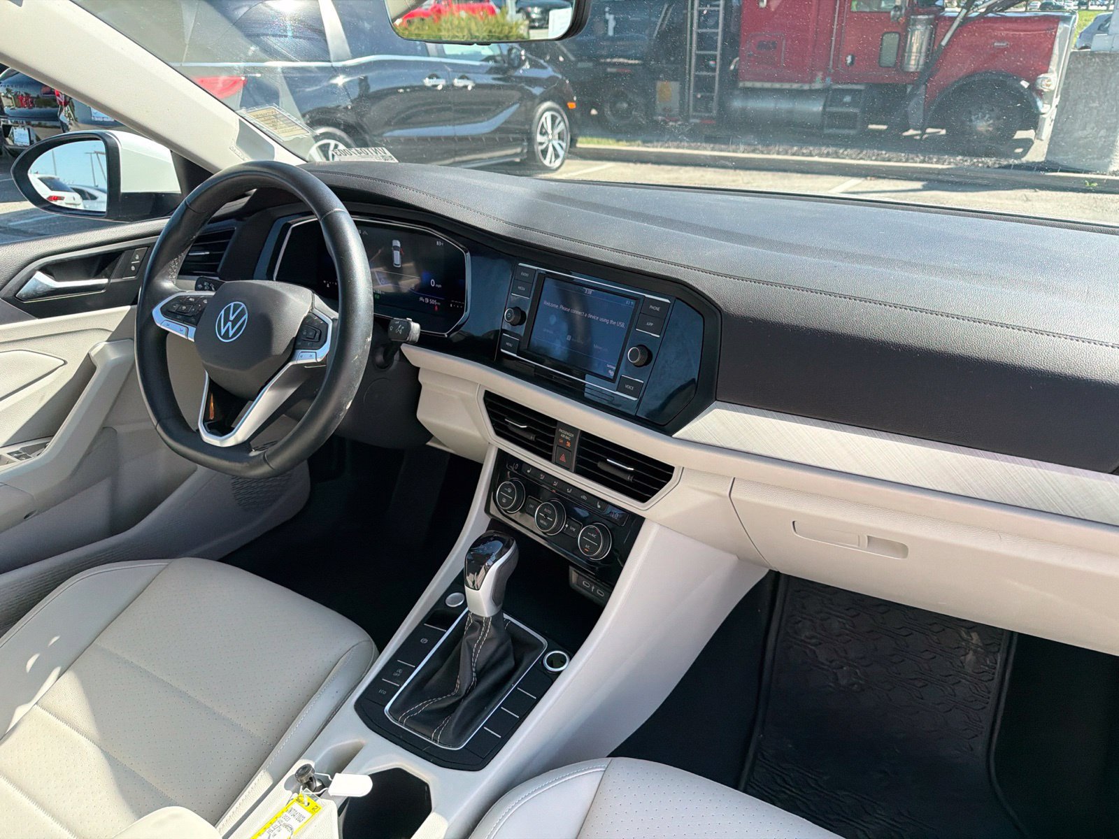 Used 2023 Volkswagen Jetta SE w/ Panoramic Sunroof Package FWD image 33