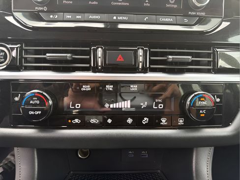 Used 2024 Nissan Pathfinder SV FWD image 37