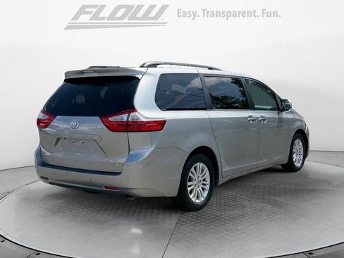 Used 2016 Toyota Sienna XLE Premium FWD image 9