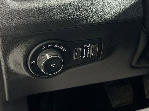 Used 2020 Jeep Compass Latitude image 11