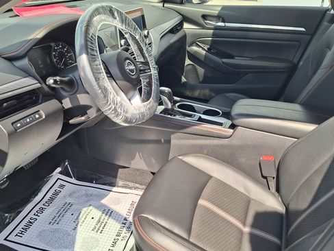 Used 2025 Nissan Altima 2.5 SR FWD image 9