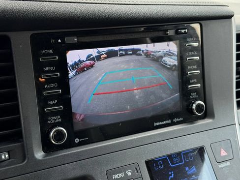 Used 2020 Toyota Sienna SE w/ Nightshade Edition AWD/4WD image 39