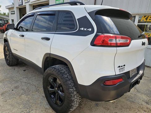 Used 2016 Jeep Cherokee Latitude w/ Cold Weather Group AWD/4WD image 13