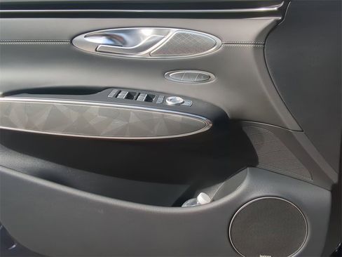 Used 2025 Genesis GV70 3.5T Sport w/ Sport Advanced Package image 31