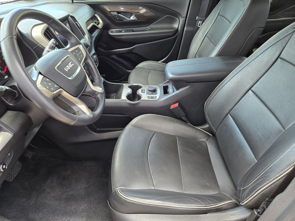 Used 2020 GMC Terrain Denali w/ Denali Premium Package FWD image 9