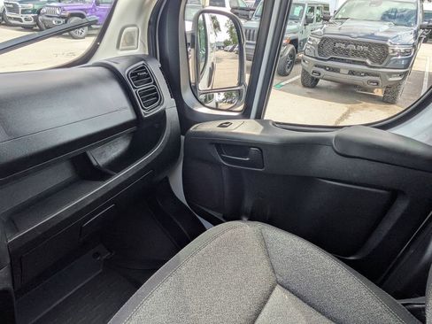 Used 2025 RAM ProMaster 2500 w/ U-Haul Equipment Group FWD image 18