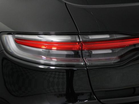 Certified 2025 Porsche Macan AWD/4WD image 21