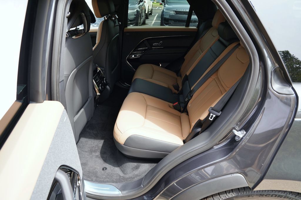 New 2026 Land Rover Range Rover Sport Dynamic SE AWD/4WD image 33