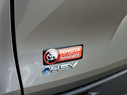 Used 2026 Toyota Sienna XLE FWD image 31
