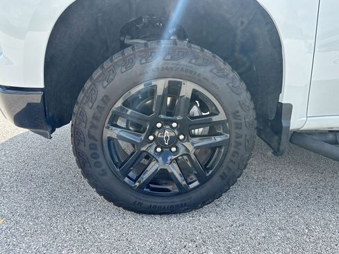 Used 2025 Chevrolet Silverado 1500 LT Trail Boss w/ Convenience Package II AWD/4WD image 9