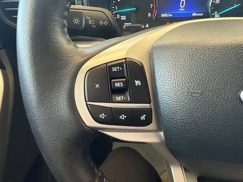 Used 2023 Ford Explorer XLT AWD/4WD image 18