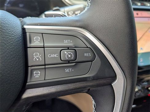 New 2025 Jeep Grand Cherokee Limited w/ Luxury Tech Group II image 18