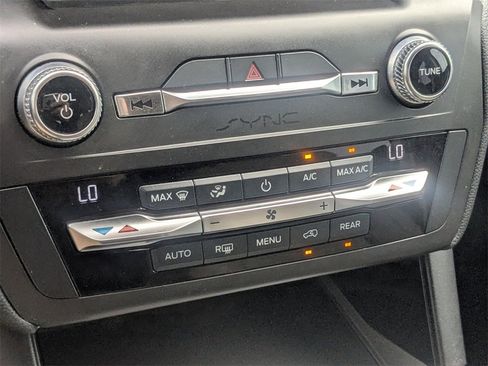 Used 2020 Ford Explorer XLT image 24