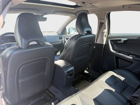 Used 2018 Volvo S60 T5 Dynamic image 18