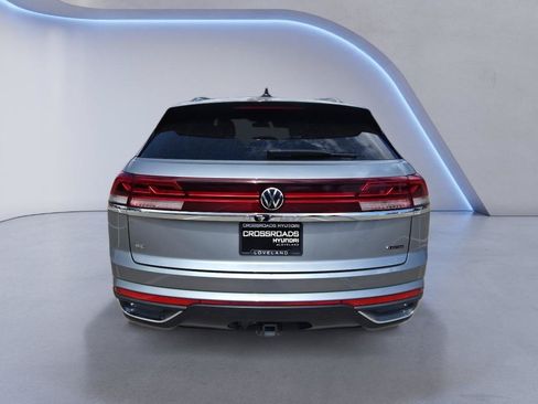 Used 2024 Volkswagen Atlas Cross Sport SE w/ Panoramic Sunroof Package AWD/4WD image 5
