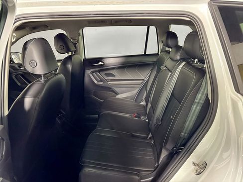 Certified 2023 Volkswagen Tiguan SE w/ Panoramic Sunroof Package image 21