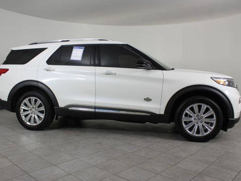 Used 2023 Ford Explorer King Ranch w/ Technology Package image 8