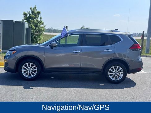 Used 2017 Nissan Rogue SV w/ SV Premium Package FWD image 3