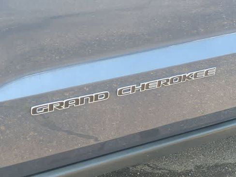 Certified 2021 Jeep Grand Cherokee Limited w/ Premium Lighting Group AWD/4WD image 13
