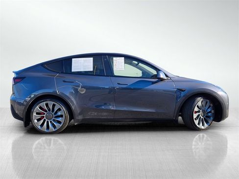 Used 2022 Tesla Model Y Performance image 3