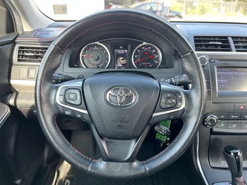 Used 2017 Toyota Camry SE FWD image 18