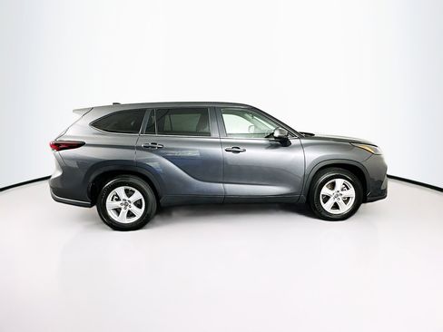 Used 2025 Toyota Highlander LE image 10