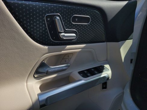 Certified 2025 Mercedes-Benz GLB 250 image 21