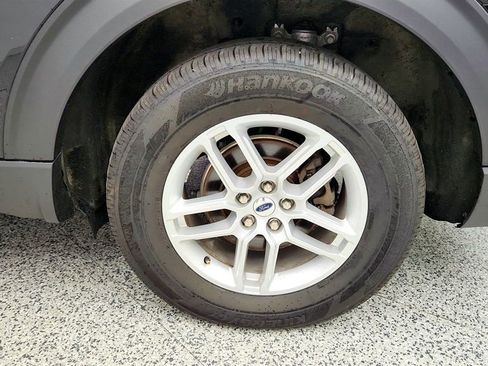 Used 2025 Ford Explorer Active AWD/4WD image 9