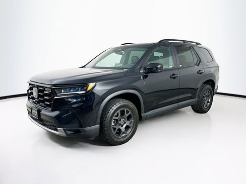 Used 2023 Honda Pilot TrailSport image 3