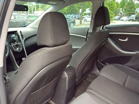 Used 2017 Hyundai Elantra GT FWD image 16